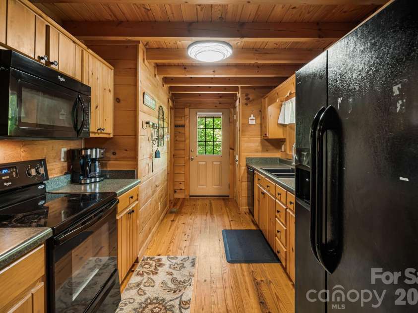 898 Morgan Hill Road, Black Mountain, NC 28711.  MLS# CAR4363235, YatesRealty ID 26118. 