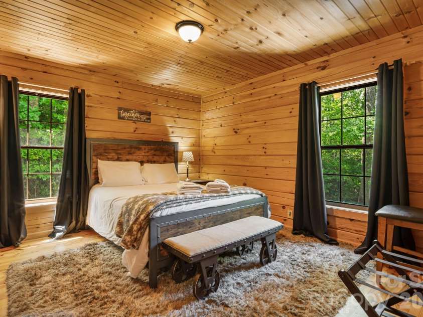 898 Morgan Hill Road, Black Mountain, NC 28711.  MLS# CAR4363235, YatesRealty ID 26118. 