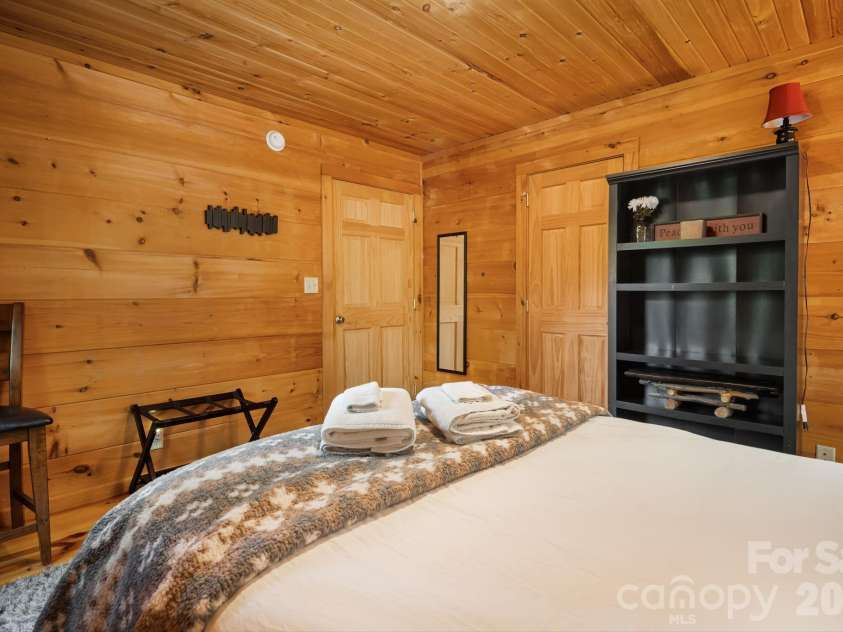 898 Morgan Hill Road, Black Mountain, NC 28711.  MLS# CAR4363235, YatesRealty ID 26118. 