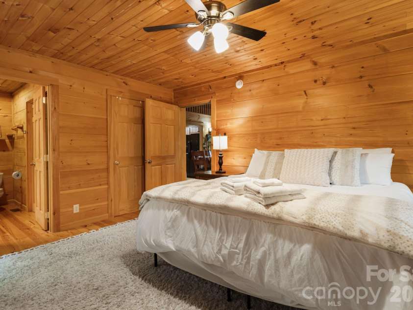 898 Morgan Hill Road, Black Mountain, NC 28711.  MLS# CAR4363235, YatesRealty ID 26118. 