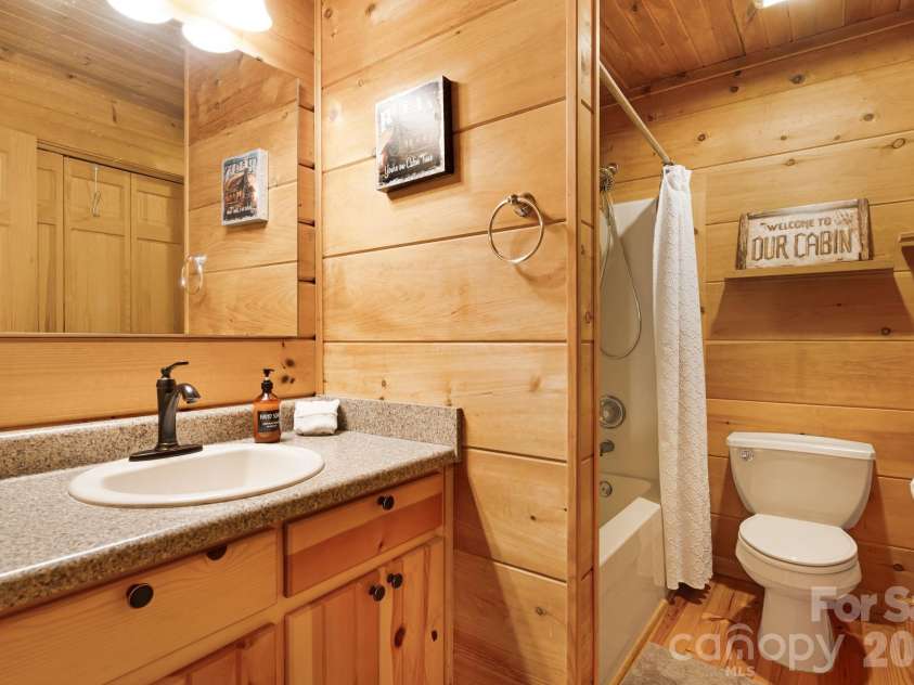 898 Morgan Hill Road, Black Mountain, NC 28711.  MLS# CAR4363235, YatesRealty ID 26118. 
