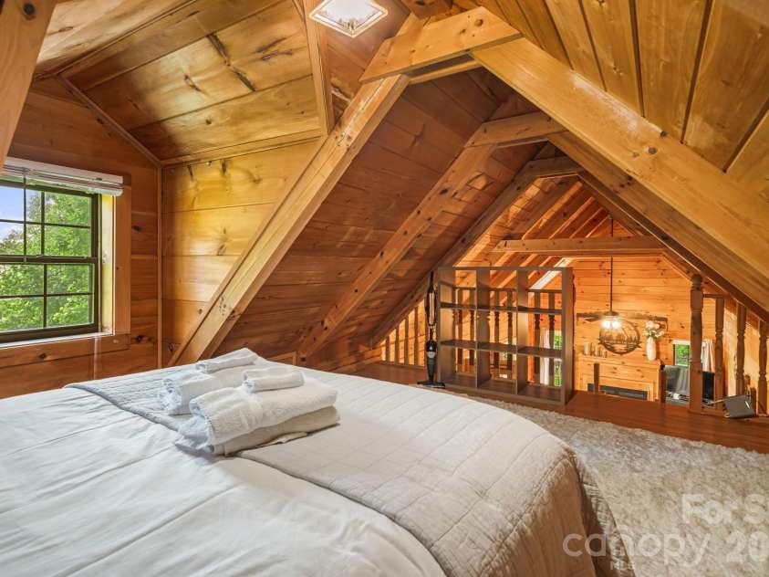 898 Morgan Hill Road, Black Mountain, NC 28711.  MLS# CAR4363235, YatesRealty ID 26118. 