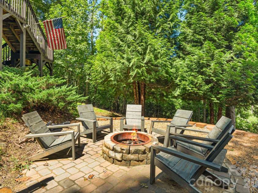 898 Morgan Hill Road, Black Mountain, NC 28711.  MLS# CAR4363235, YatesRealty ID 26118. 