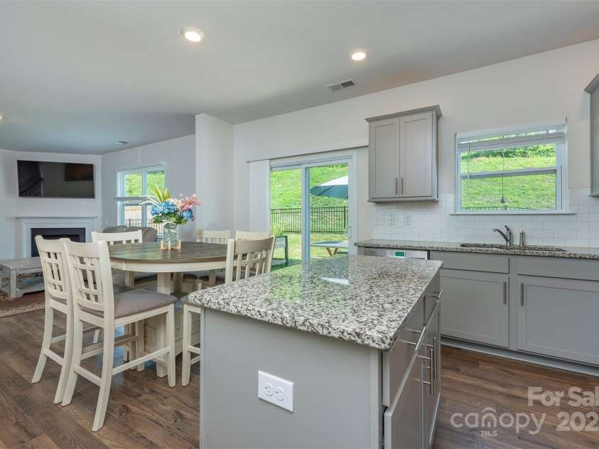 189 Monroe Creek Boulevard, Asheville, NC 28806.  MLS# CAR4275225, YatesRealty ID 26119. 