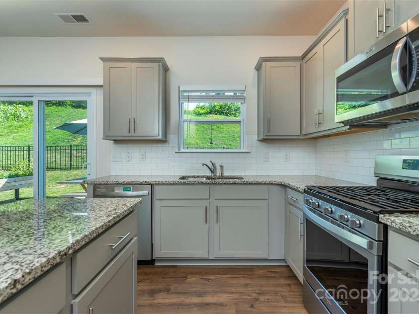 189 Monroe Creek Boulevard, Asheville, NC 28806.  MLS# CAR4275225, YatesRealty ID 26119. 