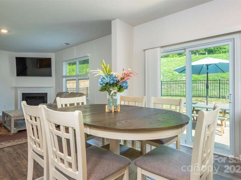 189 Monroe Creek Boulevard, Asheville, NC 28806.  MLS# CAR4275225, YatesRealty ID 26119. 