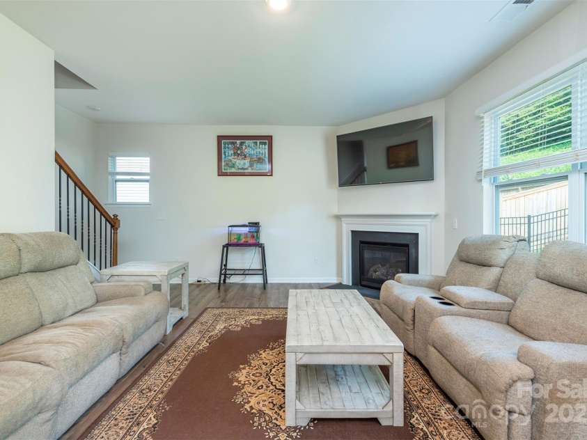 189 Monroe Creek Boulevard, Asheville, NC 28806.  MLS# CAR4275225, YatesRealty ID 26119. 