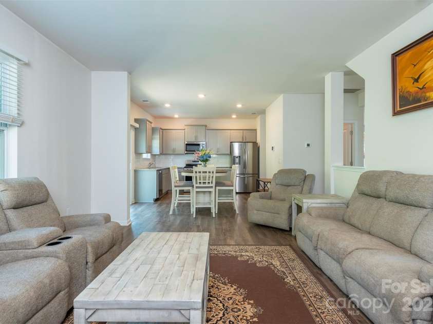 189 Monroe Creek Boulevard, Asheville, NC 28806.  MLS# CAR4275225, YatesRealty ID 26119. 