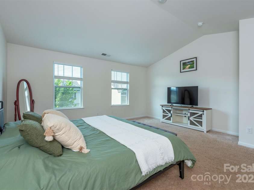 189 Monroe Creek Boulevard, Asheville, NC 28806.  MLS# CAR4275225, YatesRealty ID 26119. 