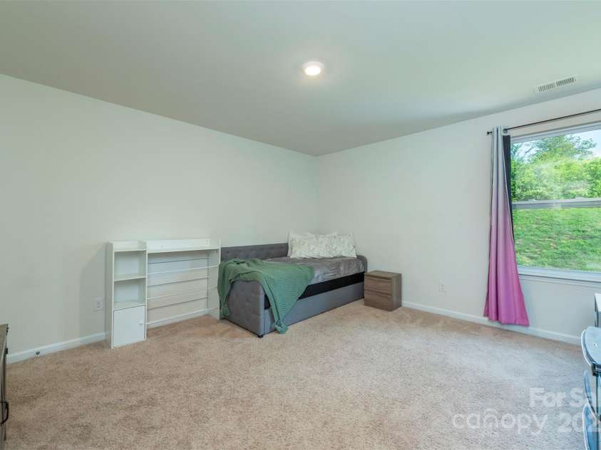 189 Monroe Creek Boulevard, Asheville, NC 28806.  MLS# CAR4275225, YatesRealty ID 26119. 