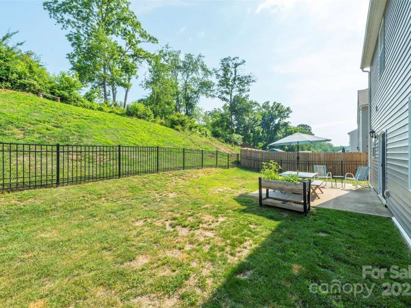 189 Monroe Creek Boulevard, Asheville, NC 28806.  MLS# CAR4275225, YatesRealty ID 26119. 