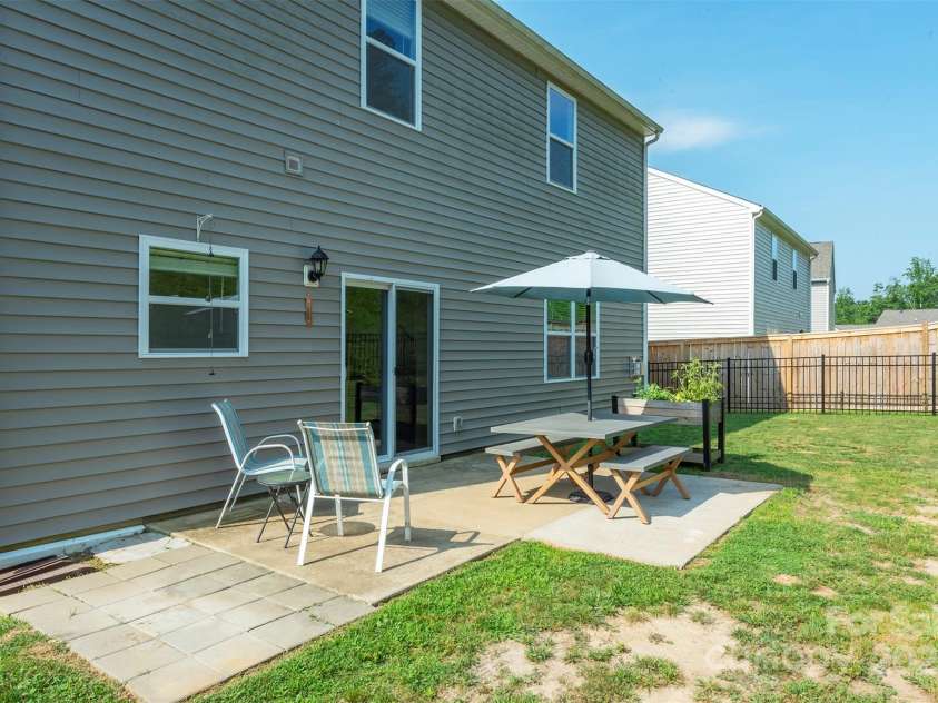 189 Monroe Creek Boulevard, Asheville, NC 28806.  MLS# CAR4275225, YatesRealty ID 26119. 