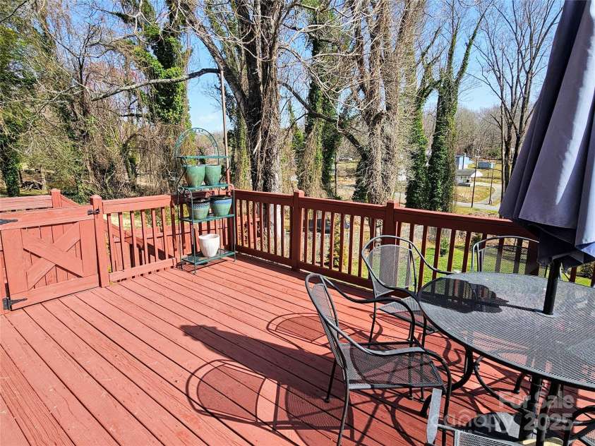 310 Beall Street, Lenoir, NC 28645.  MLS# CAR4230686, YatesRealty ID 2612. 