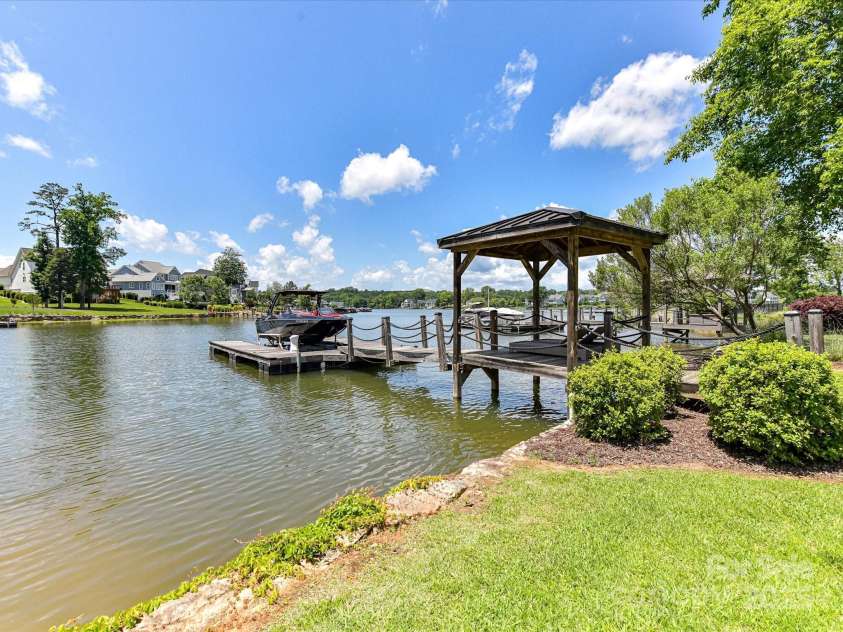 164 Twin Sisters Lane, Mooresville, NC 28117.  MLS# CAR4262984, YatesRealty ID 26120. 