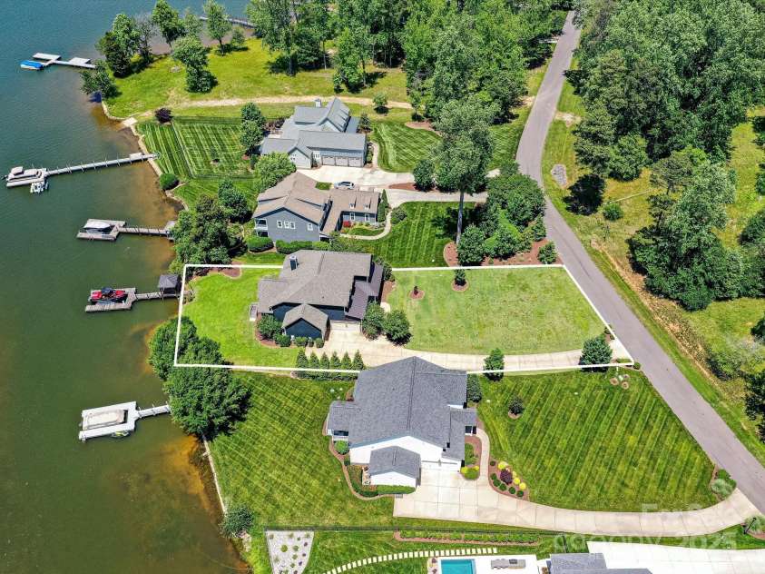 164 Twin Sisters Lane, Mooresville, NC 28117.  MLS# CAR4262984, YatesRealty ID 26120. 