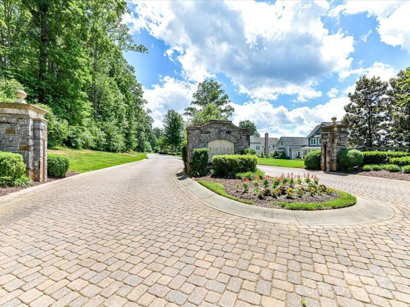 164 Twin Sisters Lane, Mooresville, NC 28117.  MLS# CAR4262984, YatesRealty ID 26120. 