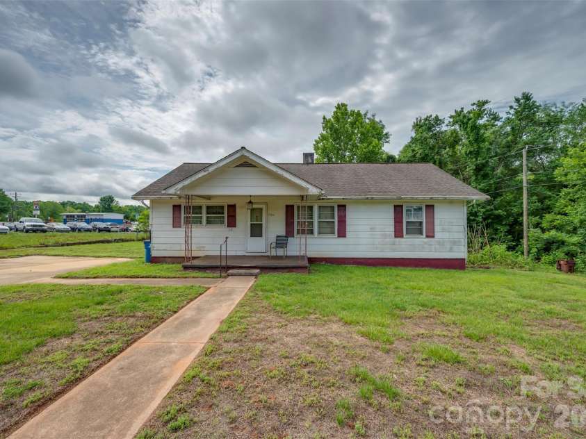 500 Southern Street, Rutherfordton, NC 28139.  MLS# CAR4387187, YatesRealty ID 26120. 