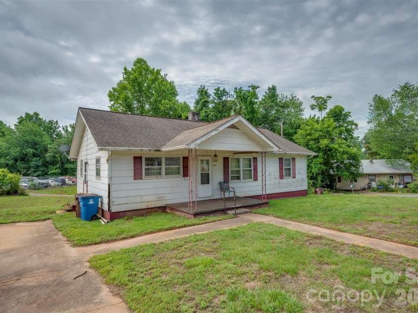 500 Southern Street, Rutherfordton, NC 28139.  MLS# CAR4387187, YatesRealty ID 26120. 