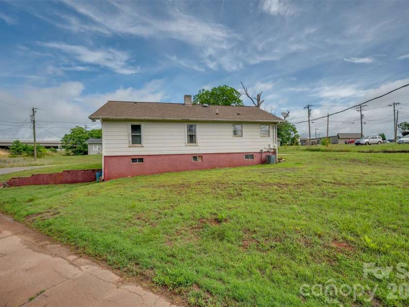 500 Southern Street, Rutherfordton, NC 28139.  MLS# CAR4387187, YatesRealty ID 26120. 