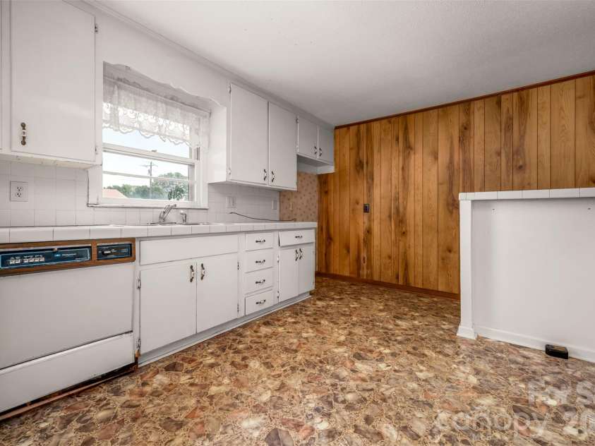 500 Southern Street, Rutherfordton, NC 28139.  MLS# CAR4387187, YatesRealty ID 26120. 