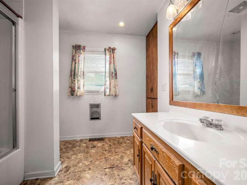 500 Southern Street, Rutherfordton, NC 28139.  MLS# CAR4387187, YatesRealty ID 26120. 