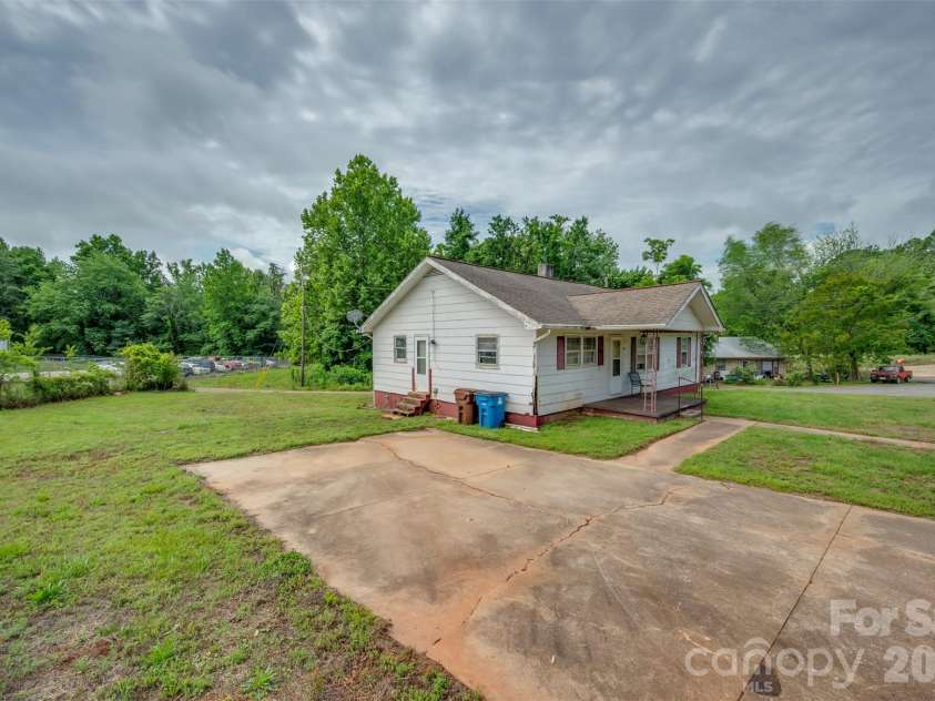 500 Southern Street, Rutherfordton, NC 28139.  MLS# CAR4387187, YatesRealty ID 26120. 