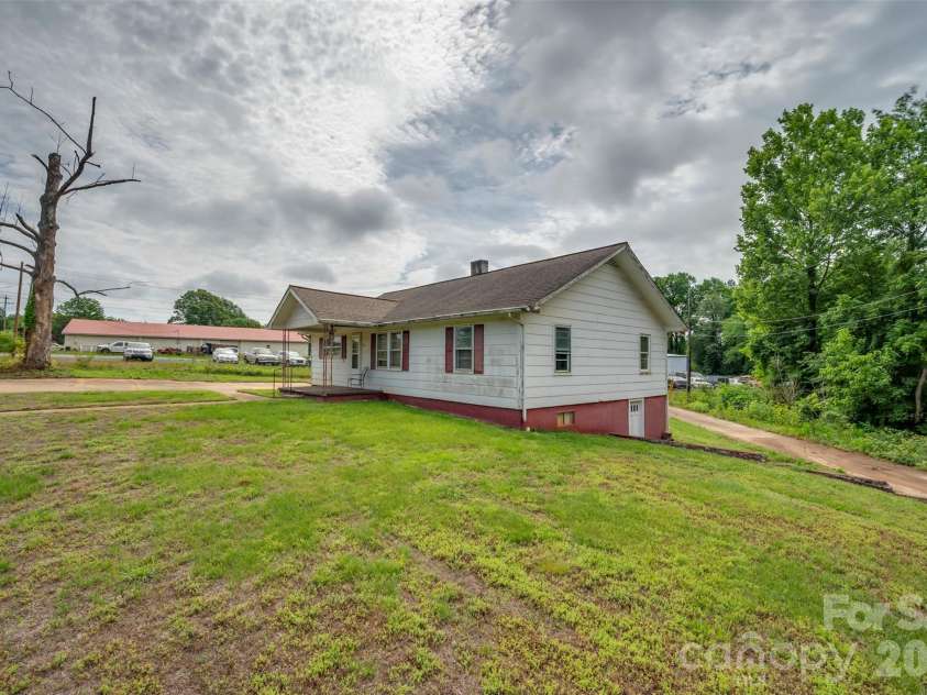 500 Southern Street, Rutherfordton, NC 28139.  MLS# CAR4387187, YatesRealty ID 26120. 