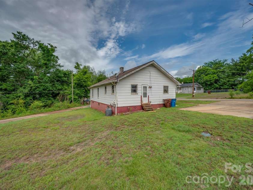 500 Southern Street, Rutherfordton, NC 28139.  MLS# CAR4387187, YatesRealty ID 26120. 