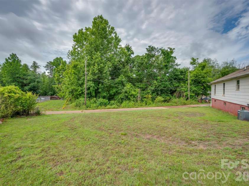 500 Southern Street, Rutherfordton, NC 28139.  MLS# CAR4387187, YatesRealty ID 26120. 