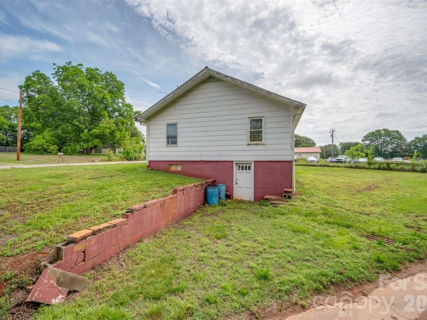 500 Southern Street, Rutherfordton, NC 28139.  MLS# CAR4387187, YatesRealty ID 26120. 