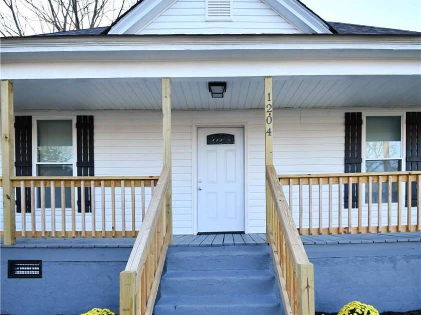 1204 4th Street, Statesville, NC 28677.  MLS# CAR4387569, YatesRealty ID 26121. 