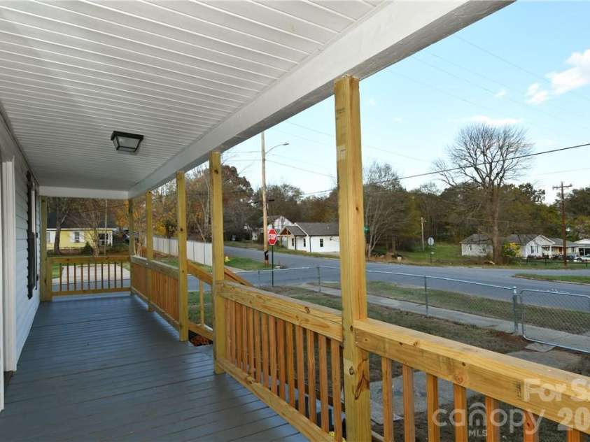 1204 4th Street, Statesville, NC 28677.  MLS# CAR4387569, YatesRealty ID 26121. 