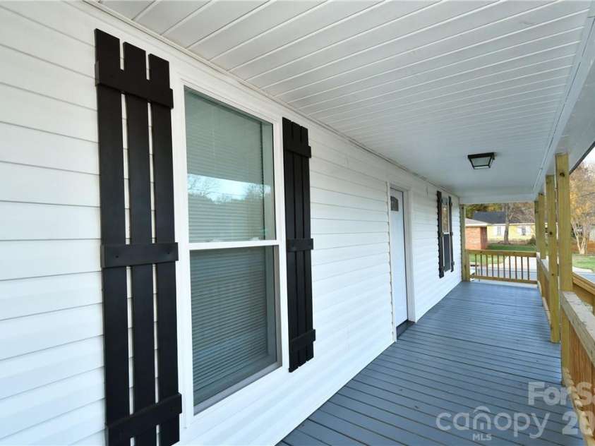 1204 4th Street, Statesville, NC 28677.  MLS# CAR4387569, YatesRealty ID 26121. 