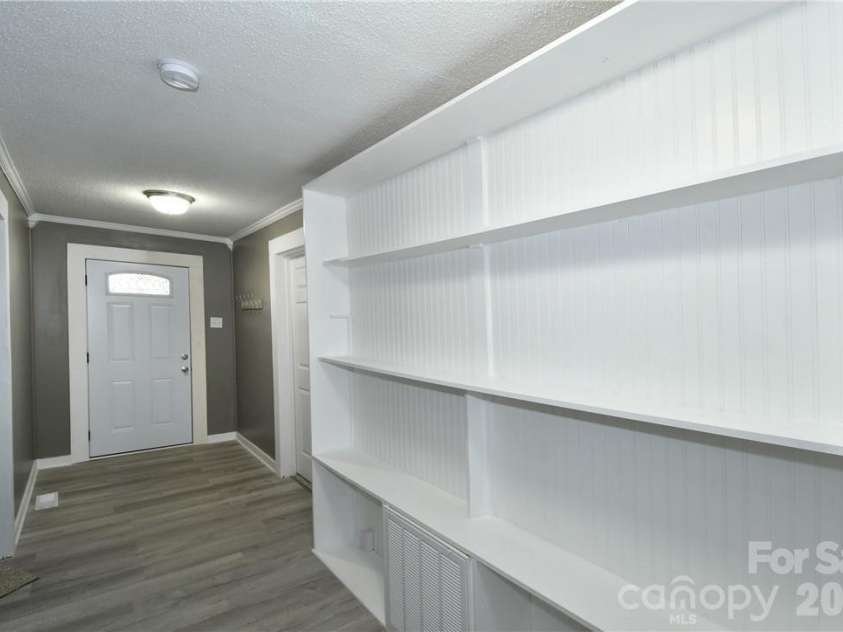 1204 4th Street, Statesville, NC 28677.  MLS# CAR4387569, YatesRealty ID 26121. 
