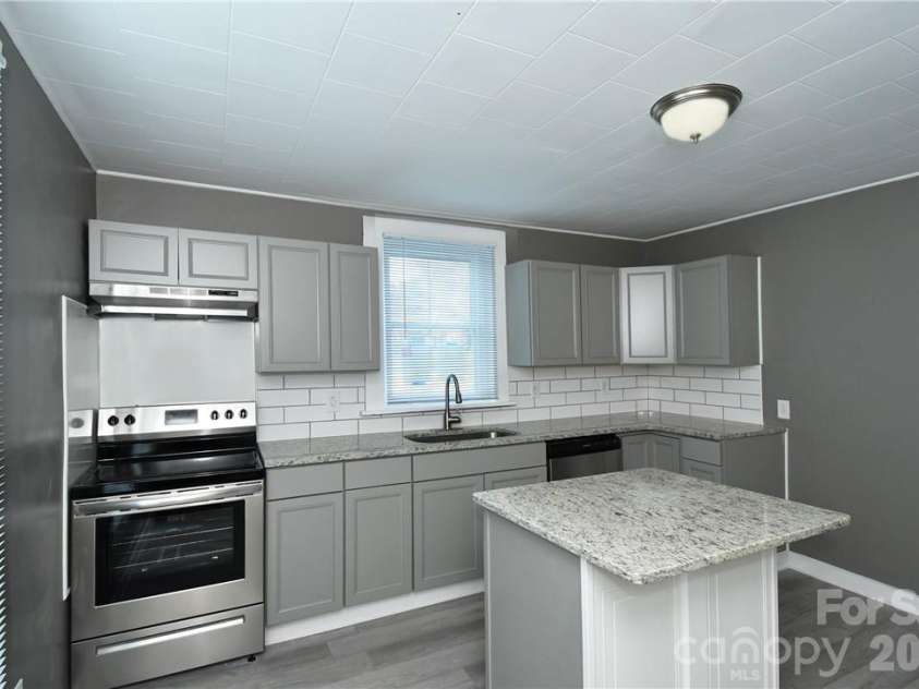 1204 4th Street, Statesville, NC 28677.  MLS# CAR4387569, YatesRealty ID 26121. 