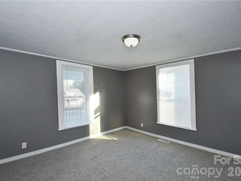 1204 4th Street, Statesville, NC 28677.  MLS# CAR4387569, YatesRealty ID 26121. 