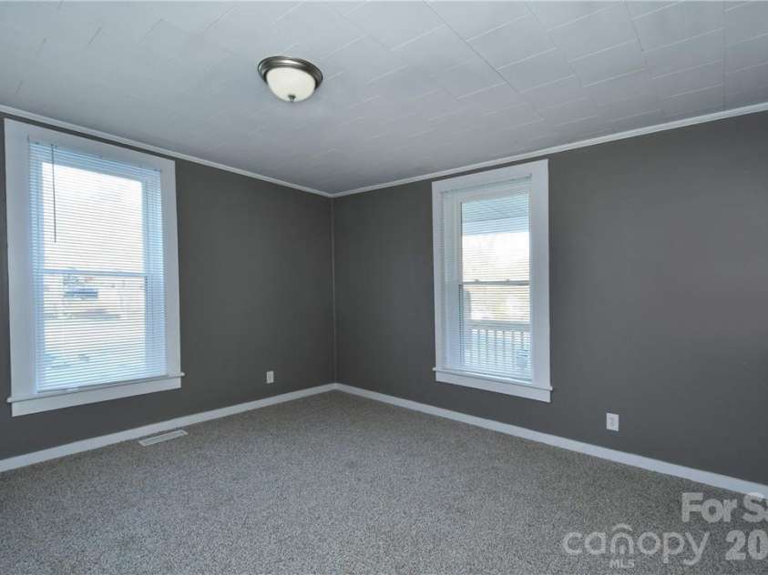 1204 4th Street, Statesville, NC 28677.  MLS# CAR4387569, YatesRealty ID 26121. 