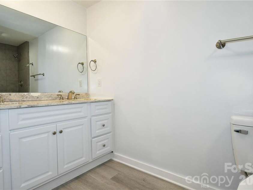 1204 4th Street, Statesville, NC 28677.  MLS# CAR4387569, YatesRealty ID 26121. 
