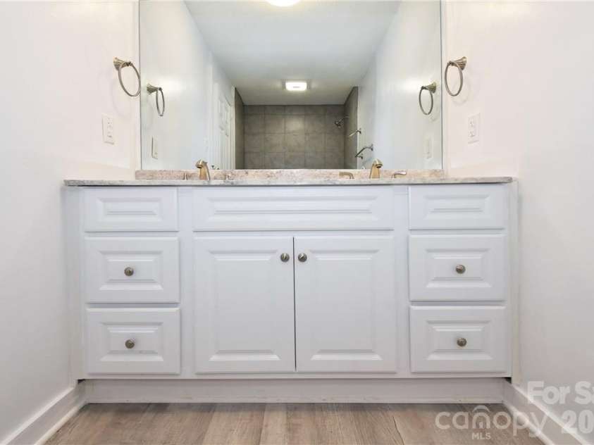 1204 4th Street, Statesville, NC 28677.  MLS# CAR4387569, YatesRealty ID 26121. 