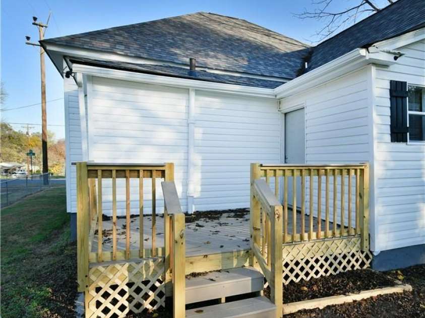 1204 4th Street, Statesville, NC 28677.  MLS# CAR4387569, YatesRealty ID 26121. 