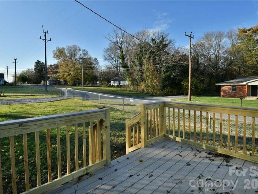 1204 4th Street, Statesville, NC 28677.  MLS# CAR4387569, YatesRealty ID 26121. 