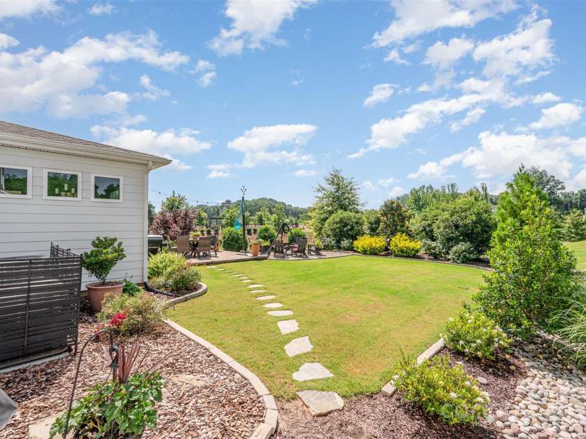 15103 Keyes Meadow Way, Huntersville, NC 28078.  MLS# CAR4269235, YatesRealty ID 26121. 