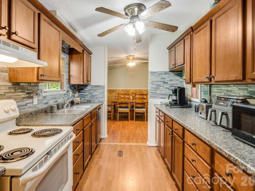 234 White Clover Lane, Weaverville, NC 28787.  MLS# CAR4386852, YatesRealty ID 26123. 