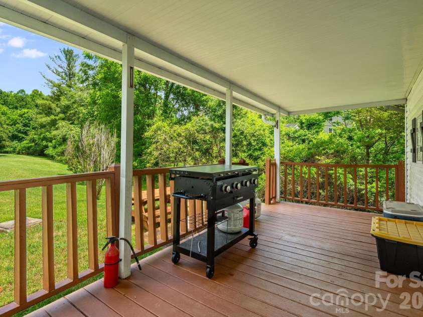 234 White Clover Lane, Weaverville, NC 28787.  MLS# CAR4386852, YatesRealty ID 26123. 