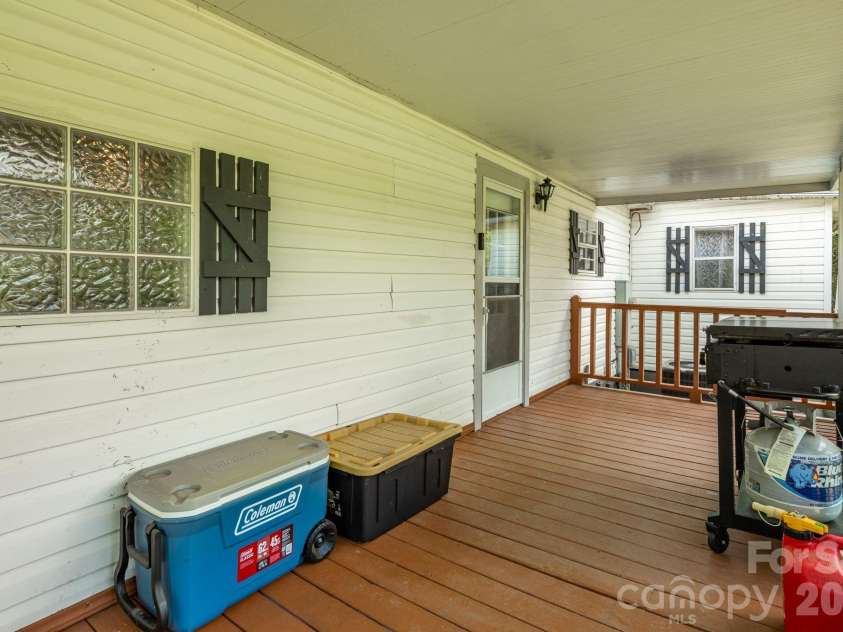 234 White Clover Lane, Weaverville, NC 28787.  MLS# CAR4386852, YatesRealty ID 26123. 