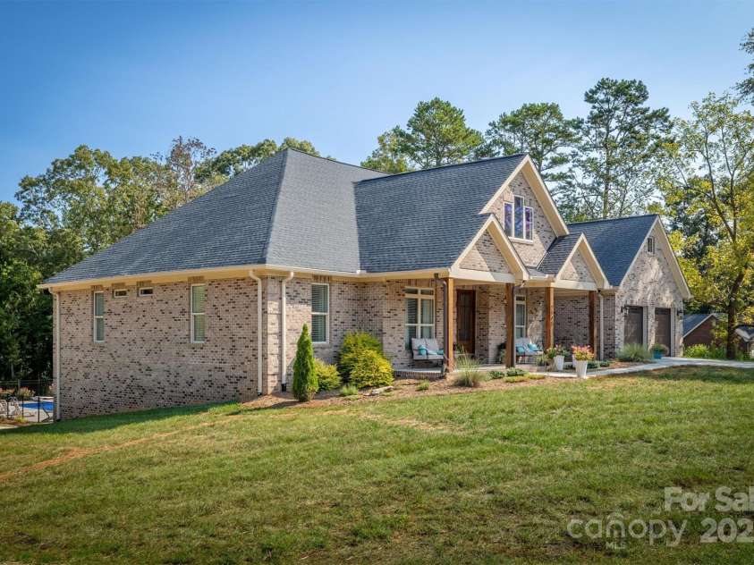 2545 10th Street Court, Hickory, NC 28601.  MLS# CAR4278191, YatesRealty ID 26123. 