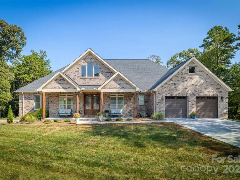 2545 10th Street Court, Hickory, NC 28601.  MLS# CAR4278191, YatesRealty ID 26123. 