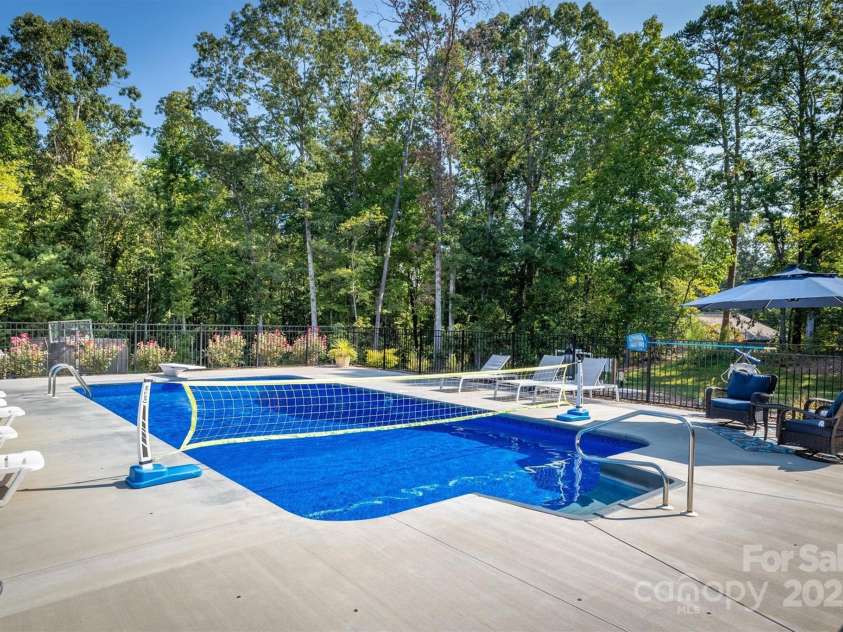 2545 10th Street Court, Hickory, NC 28601.  MLS# CAR4278191, YatesRealty ID 26123. 