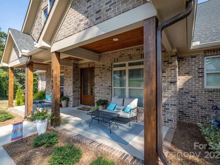 2545 10th Street Court, Hickory, NC 28601.  MLS# CAR4278191, YatesRealty ID 26123. 