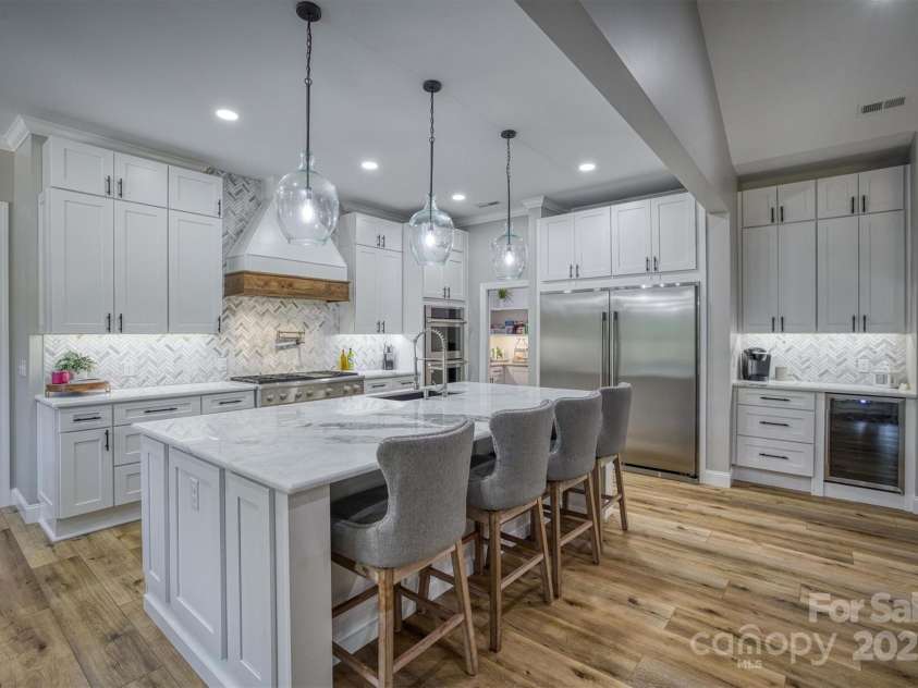 2545 10th Street Court, Hickory, NC 28601.  MLS# CAR4278191, YatesRealty ID 26123. 